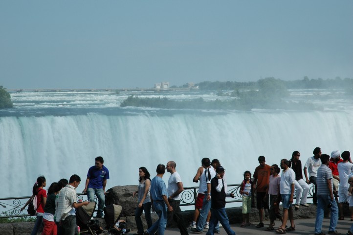 Nobody on this picture seems to care about The Falls...
