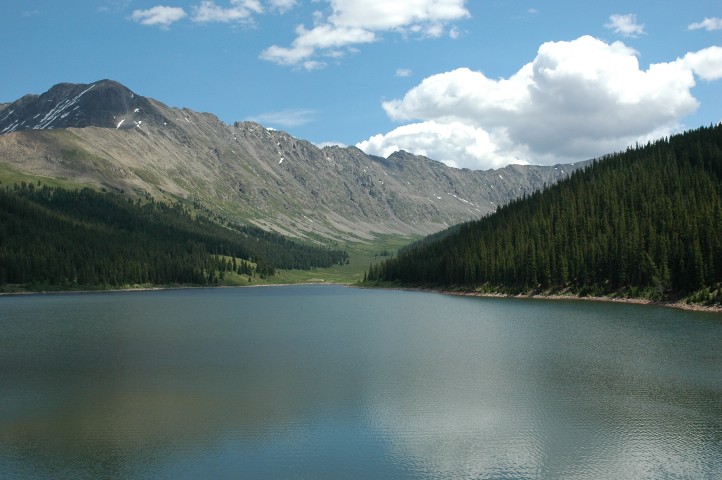 A lake in the Rocky Mountains on the way to Aspen